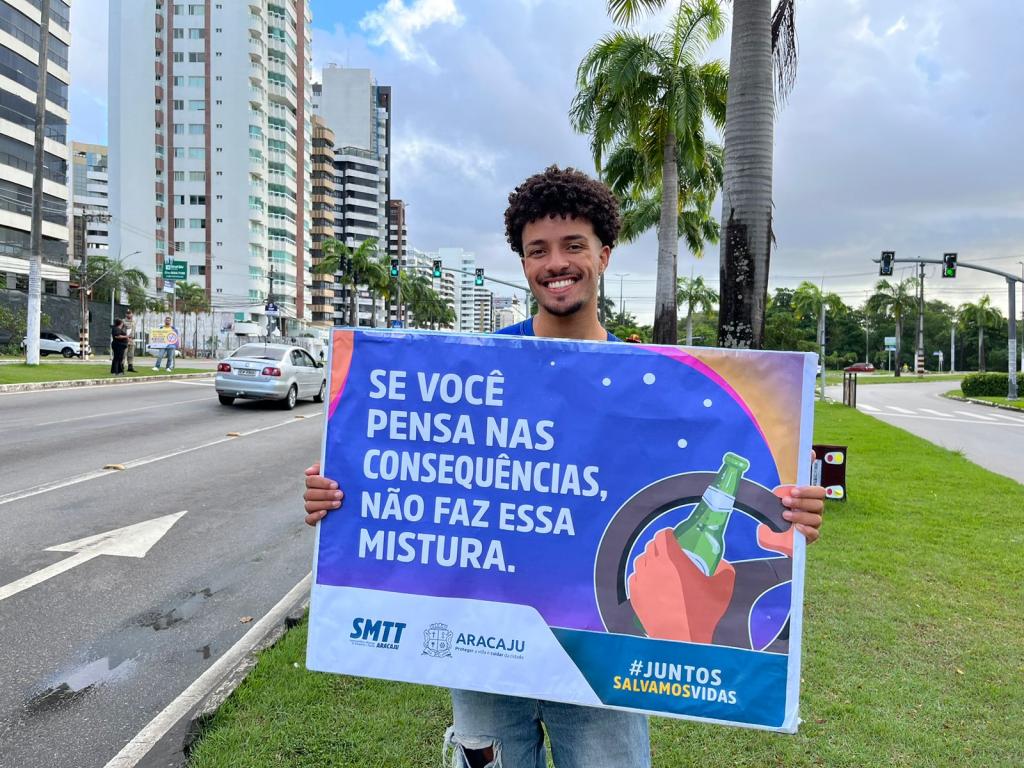 SMTT realiza blitz para conscientizar sobre cuidados no trânsito durante festejos juninos - SMTT Aracaju